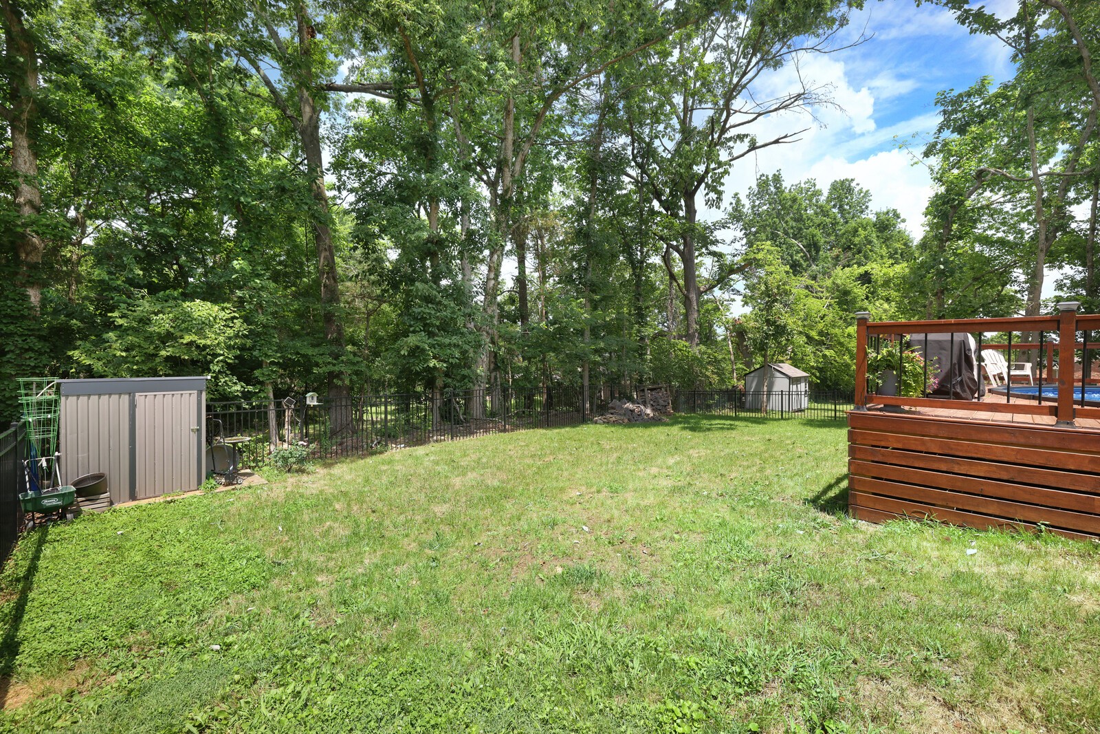 112 Deerfield Dr