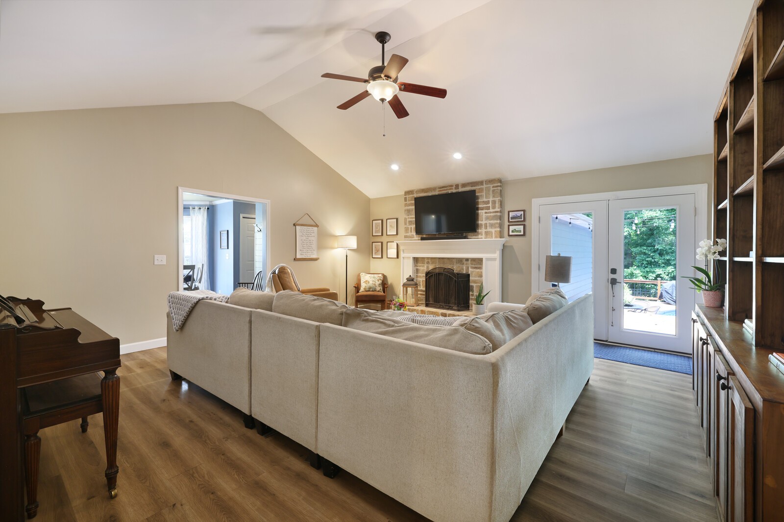112 Deerfield Dr