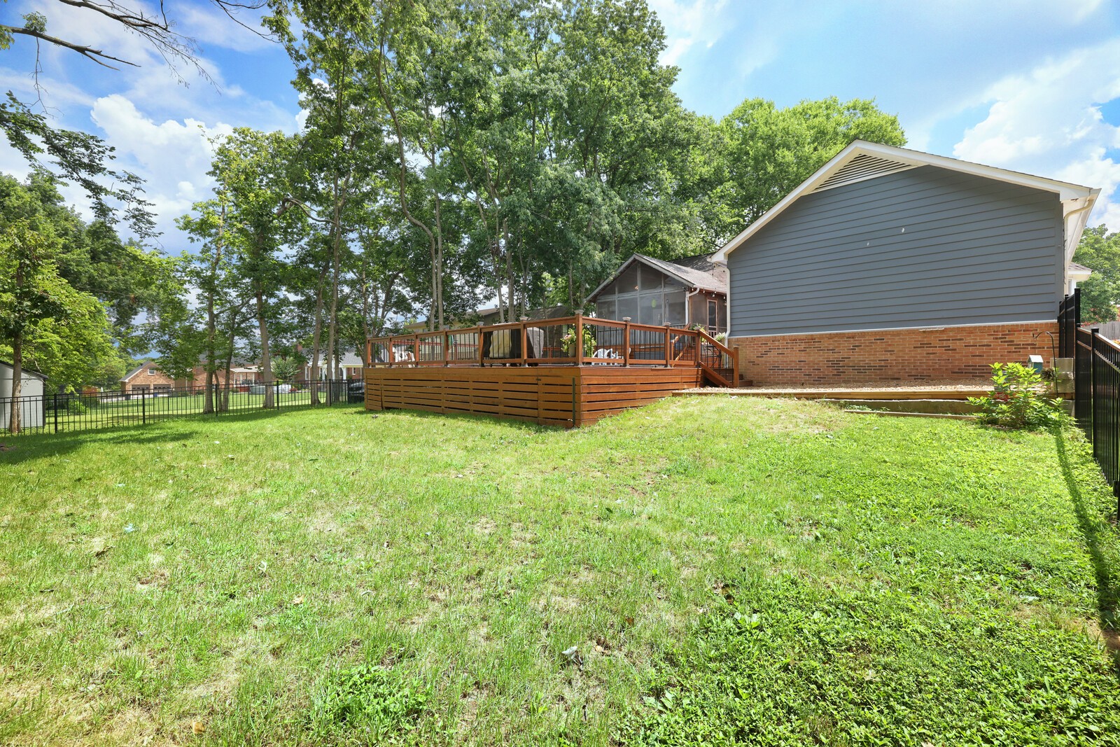 112 Deerfield Dr