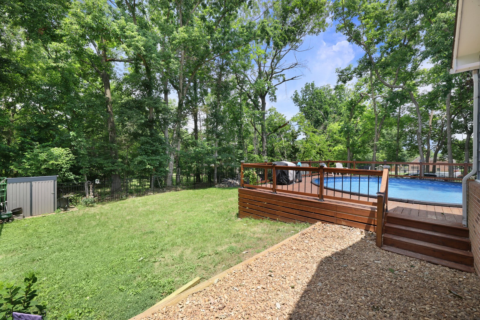 112 Deerfield Dr
