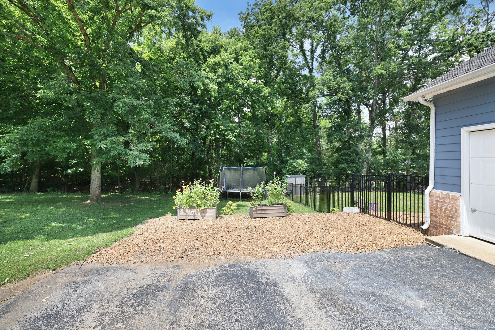 112 Deerfield Dr