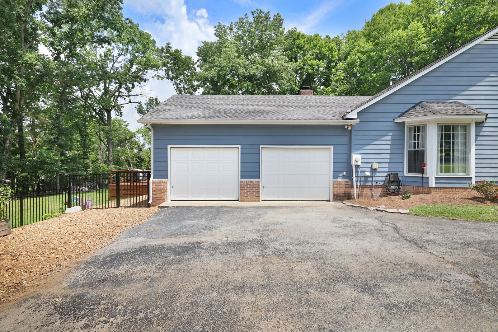 112 Deerfield Dr