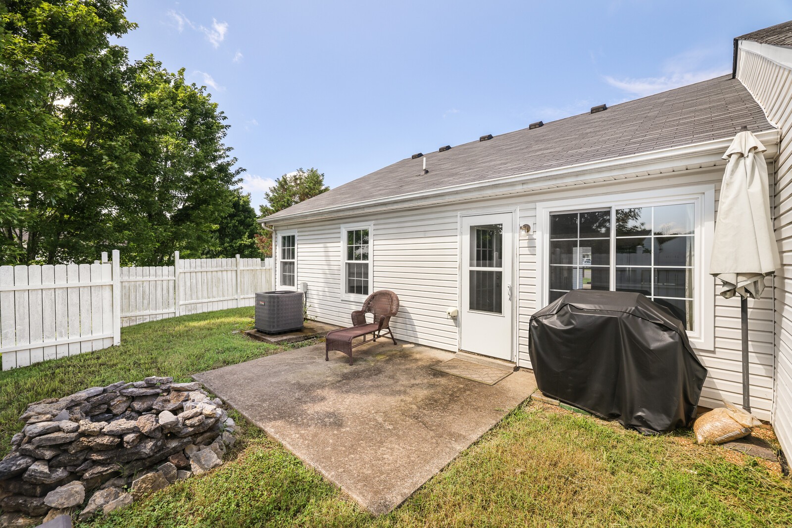 608 Seaford Ct