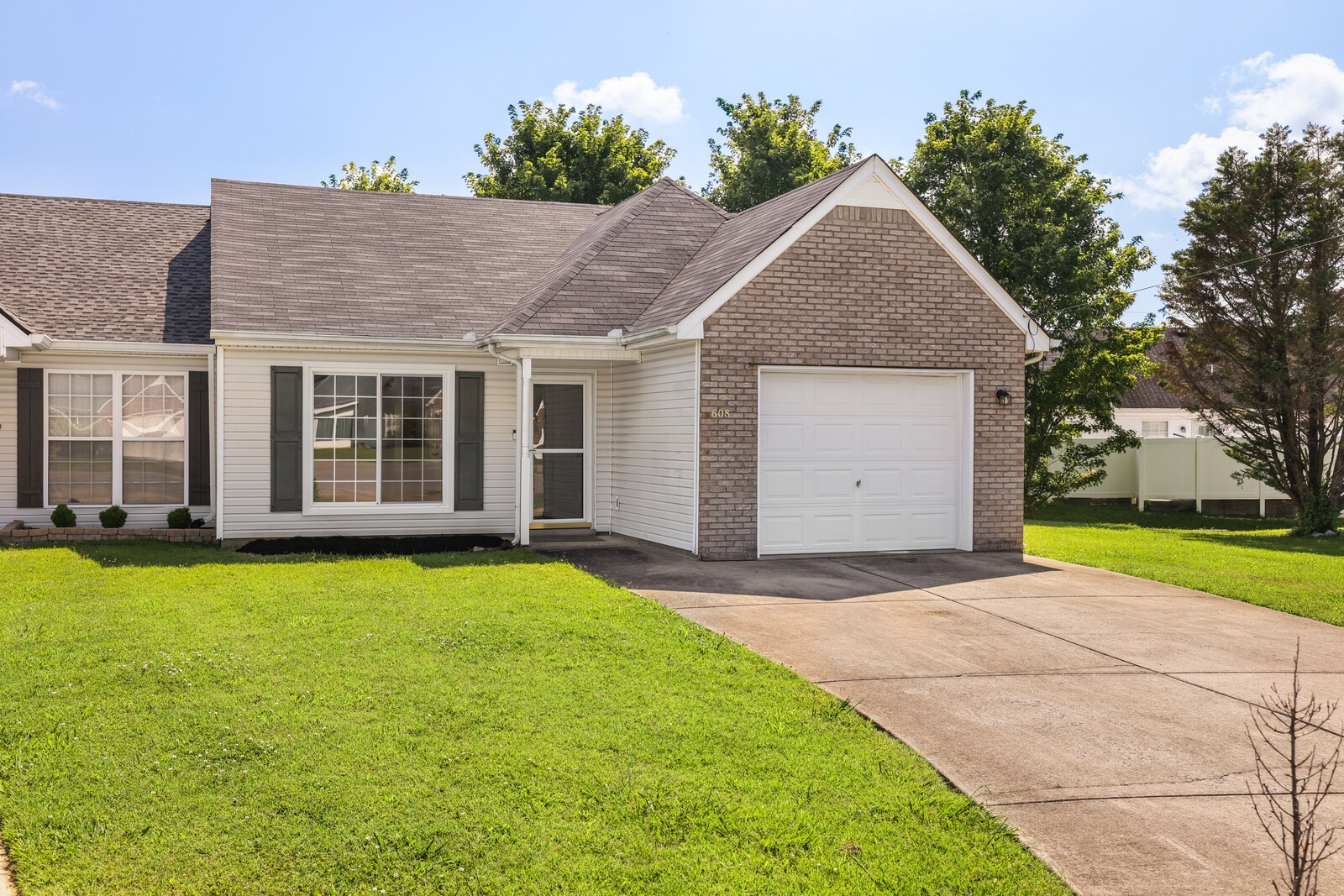 608 Seaford Ct