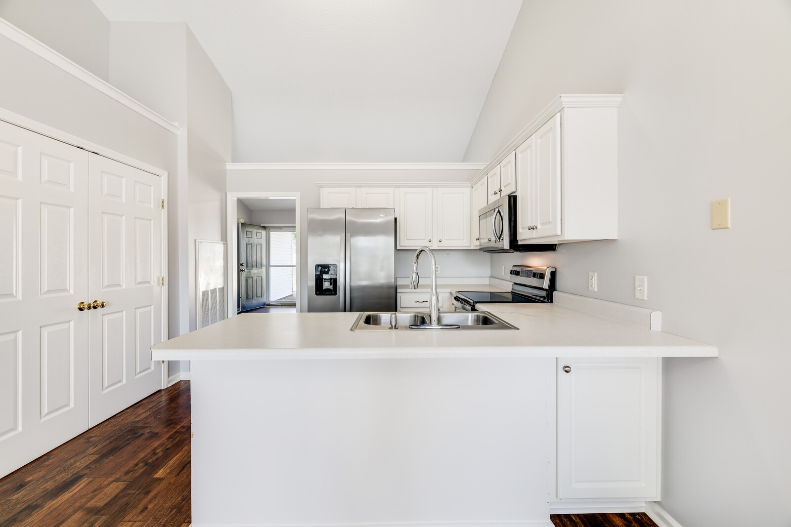 608 Seaford Ct