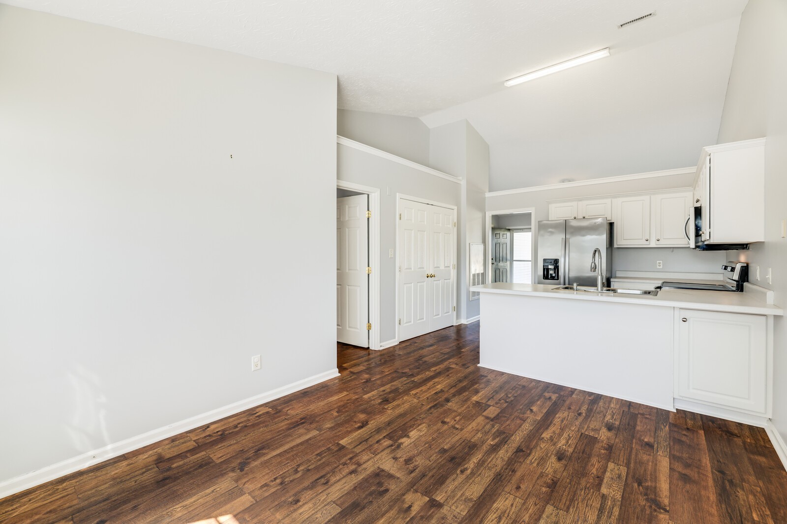 608 Seaford Ct