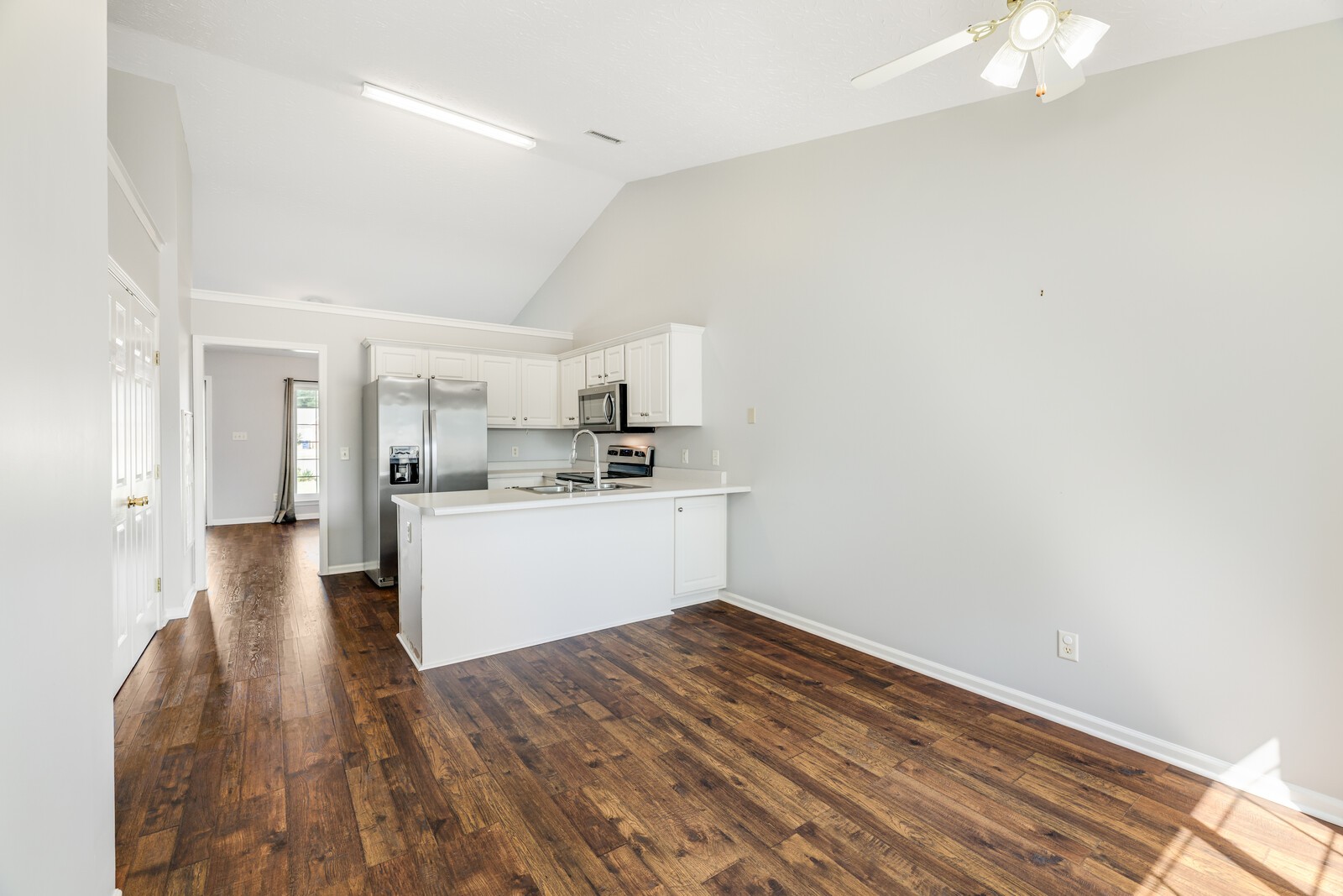 608 Seaford Ct