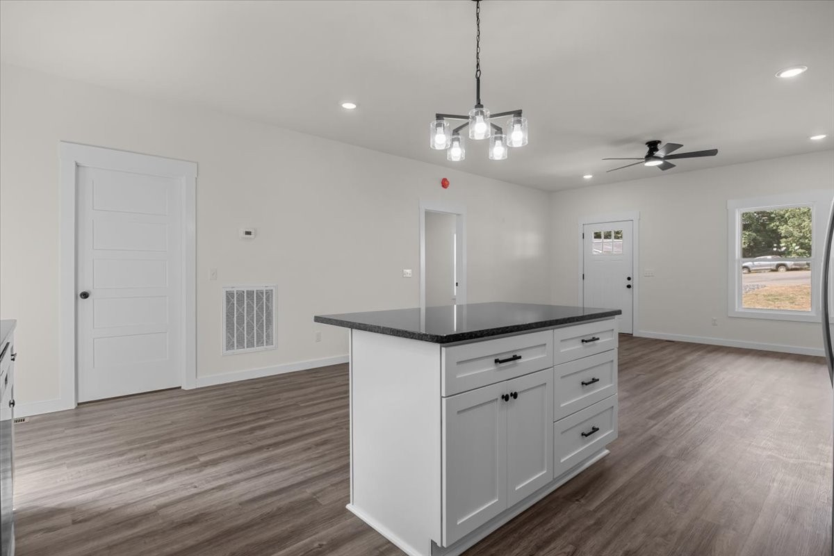 3119 Country Side Dr