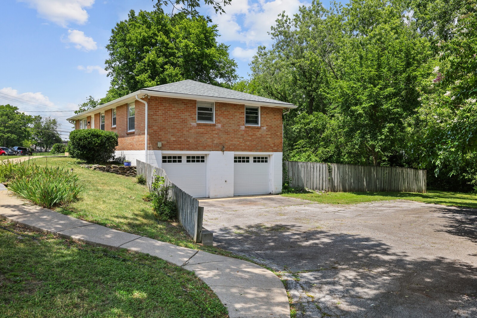 111 Wessington Pl