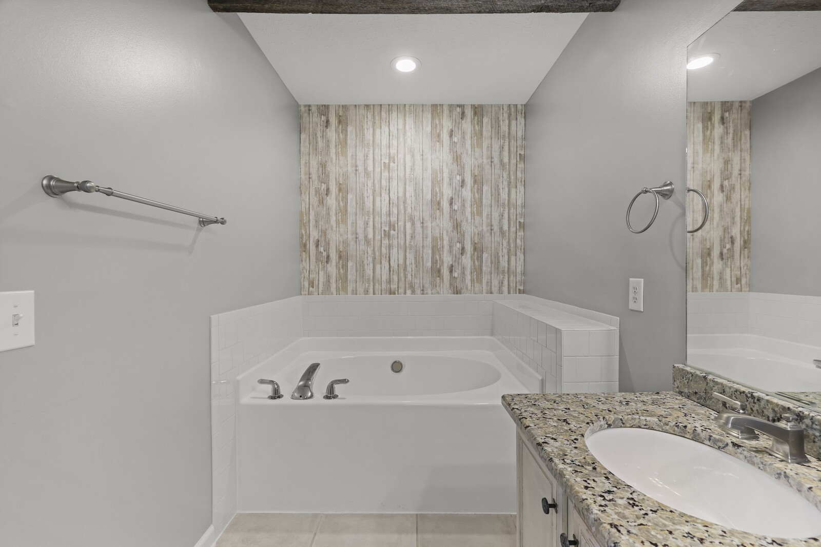 2638 English Hill Dr