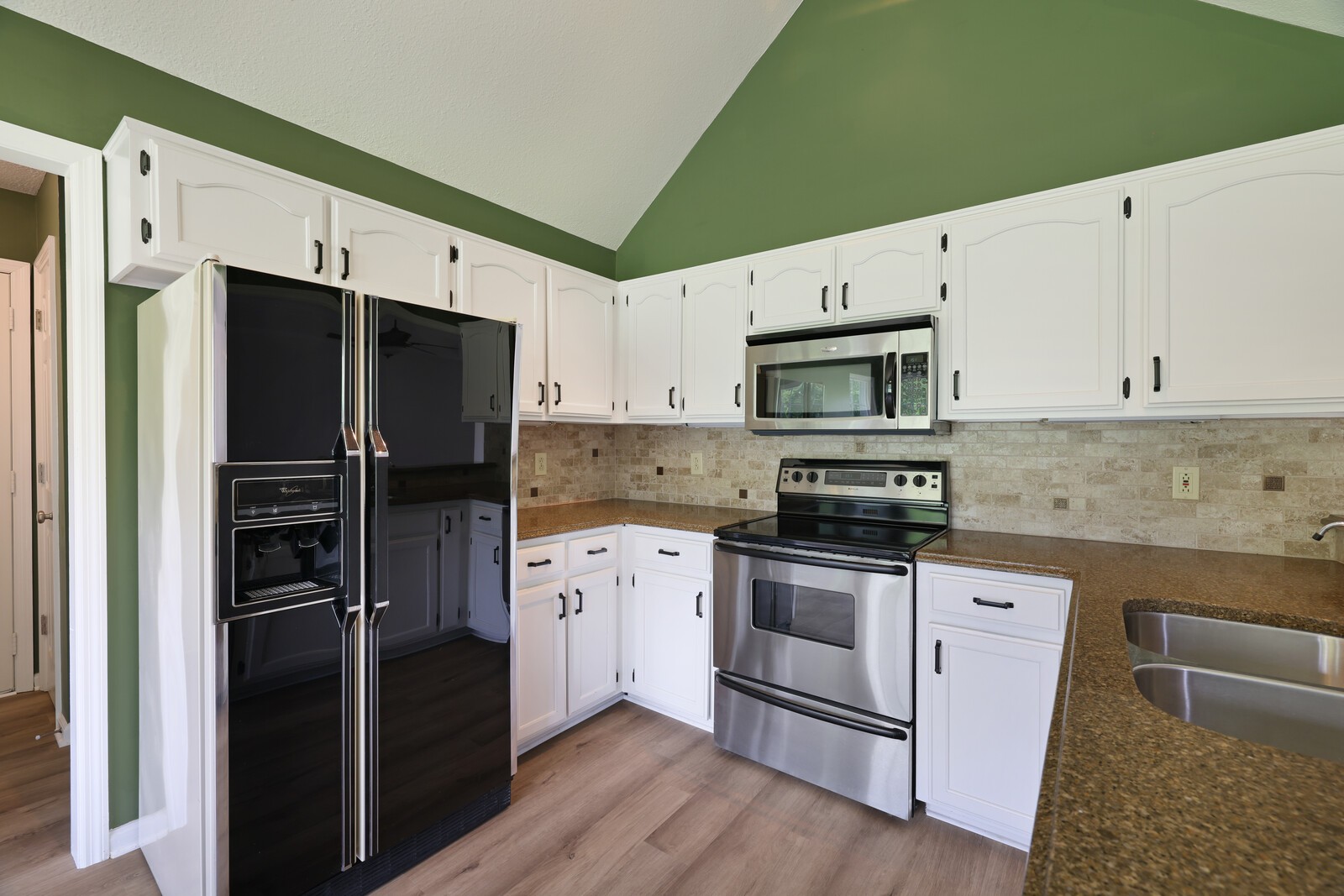 1049 Everett Dr