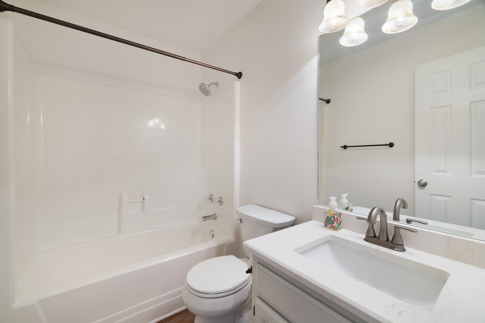 1049 Everett Dr