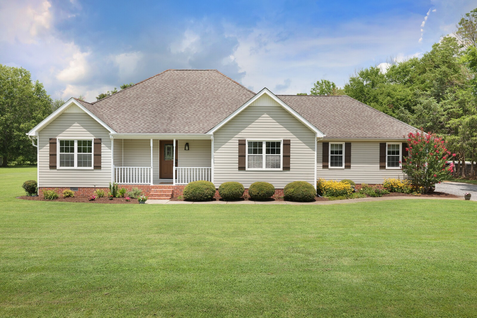 1049 Everett Dr