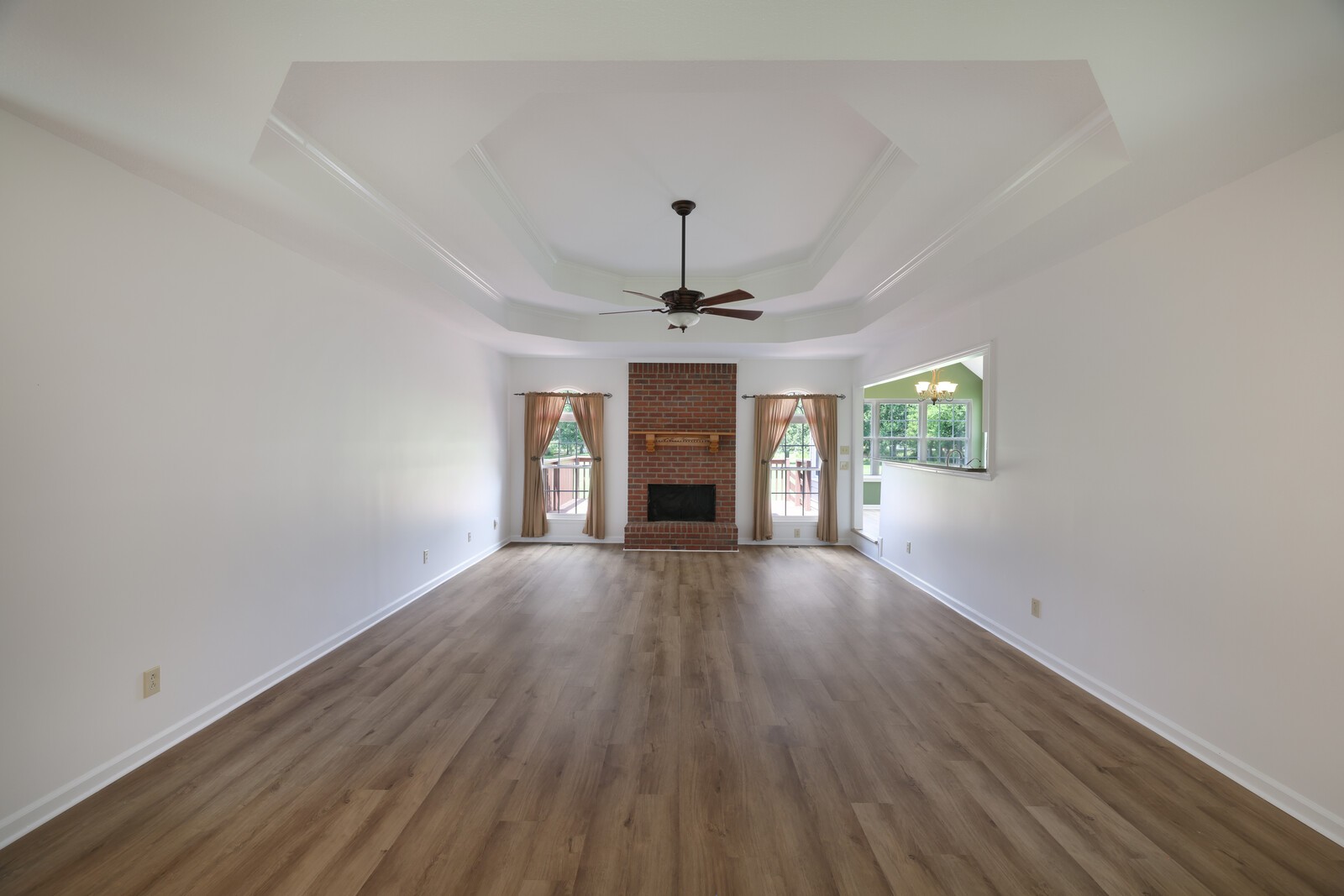 1049 Everett Dr