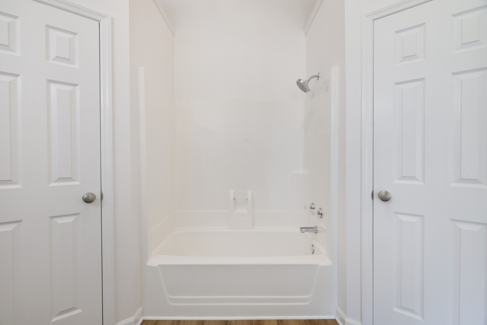 1049 Everett Dr