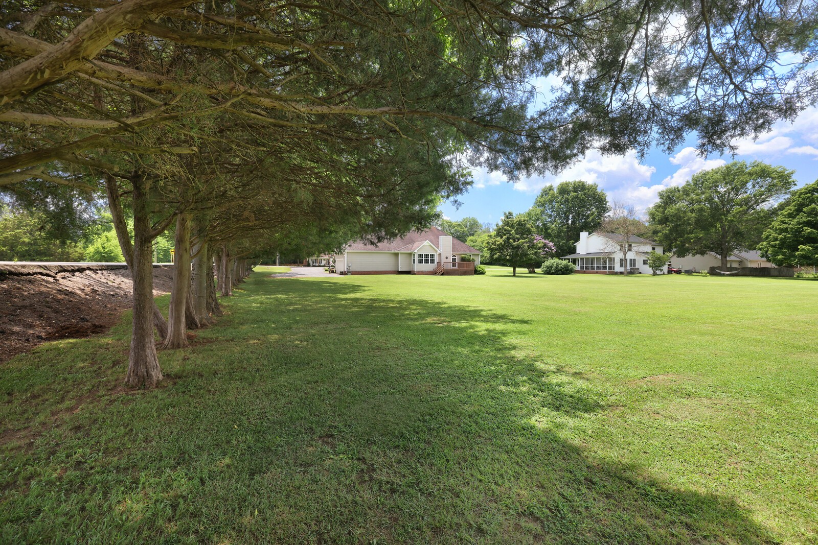 1049 Everett Dr