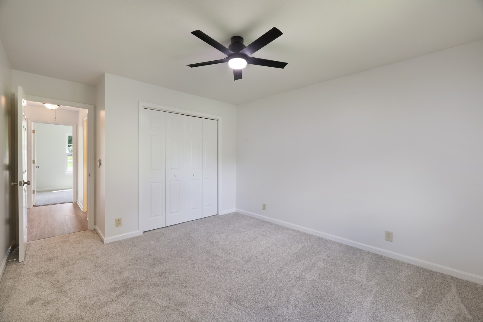 1049 Everett Dr