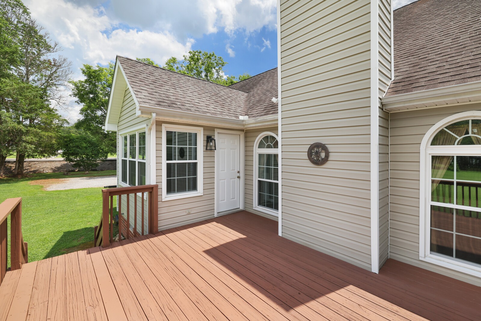1049 Everett Dr