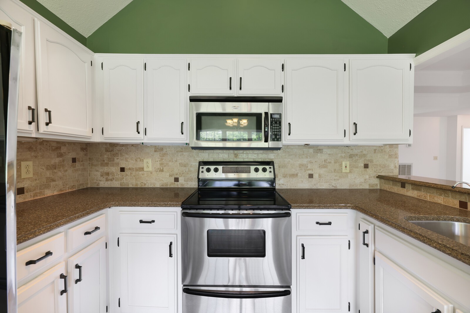 1049 Everett Dr