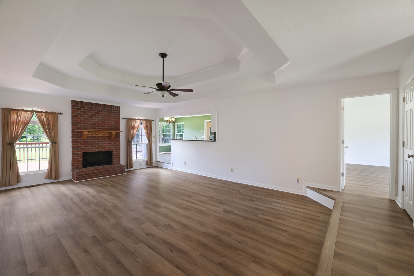 1049 Everett Dr