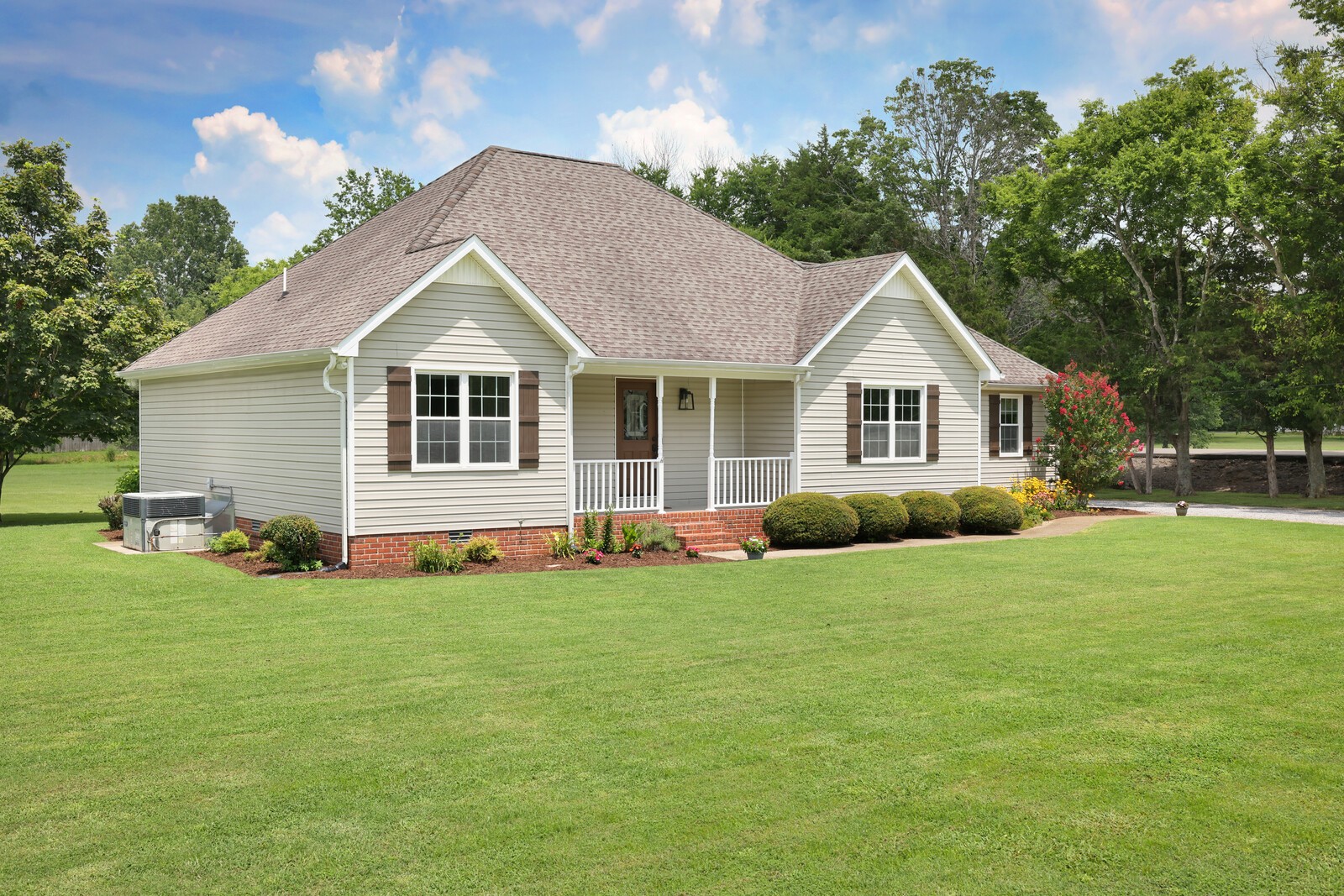 1049 Everett Dr