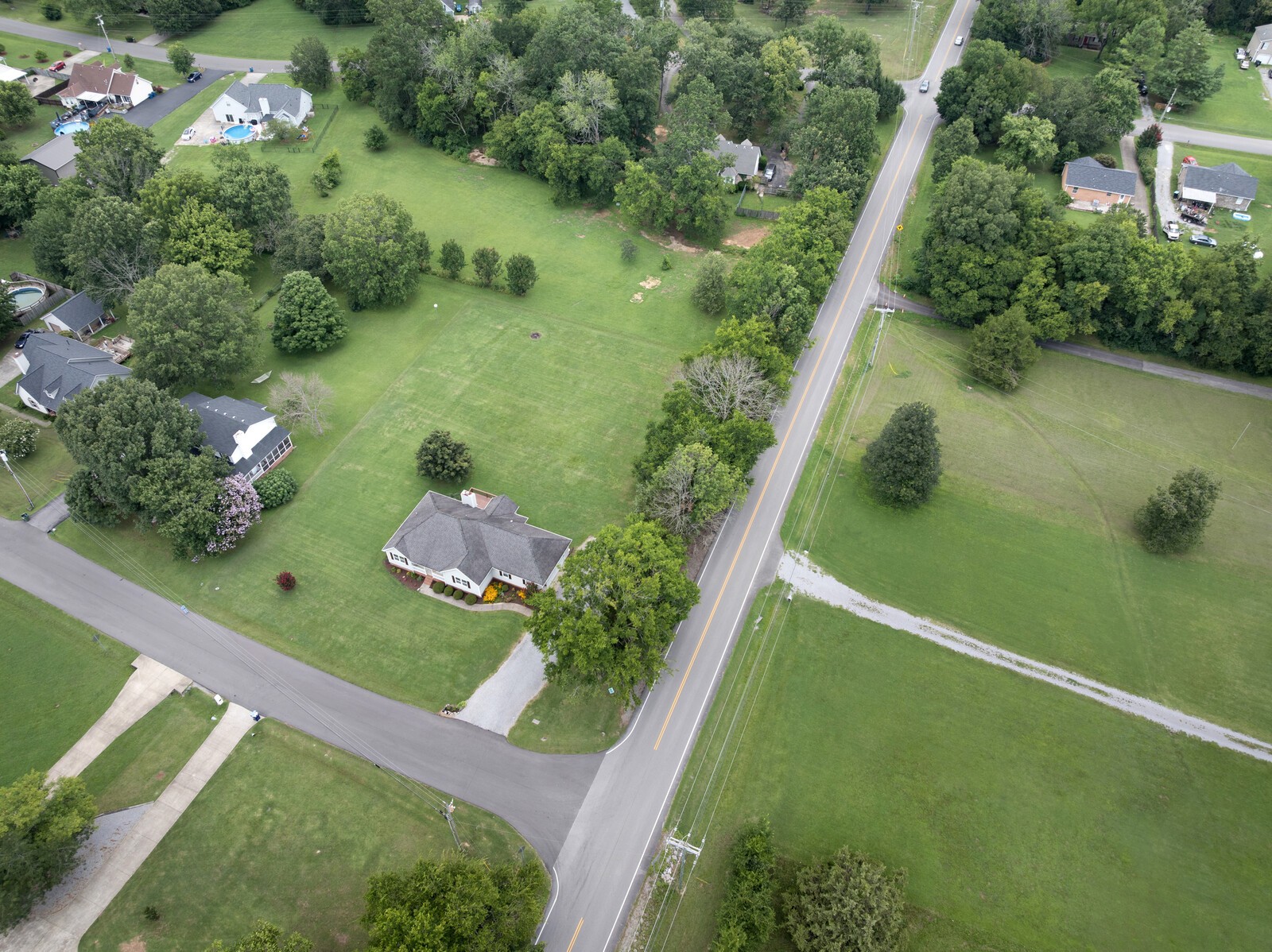 1049 Everett Dr