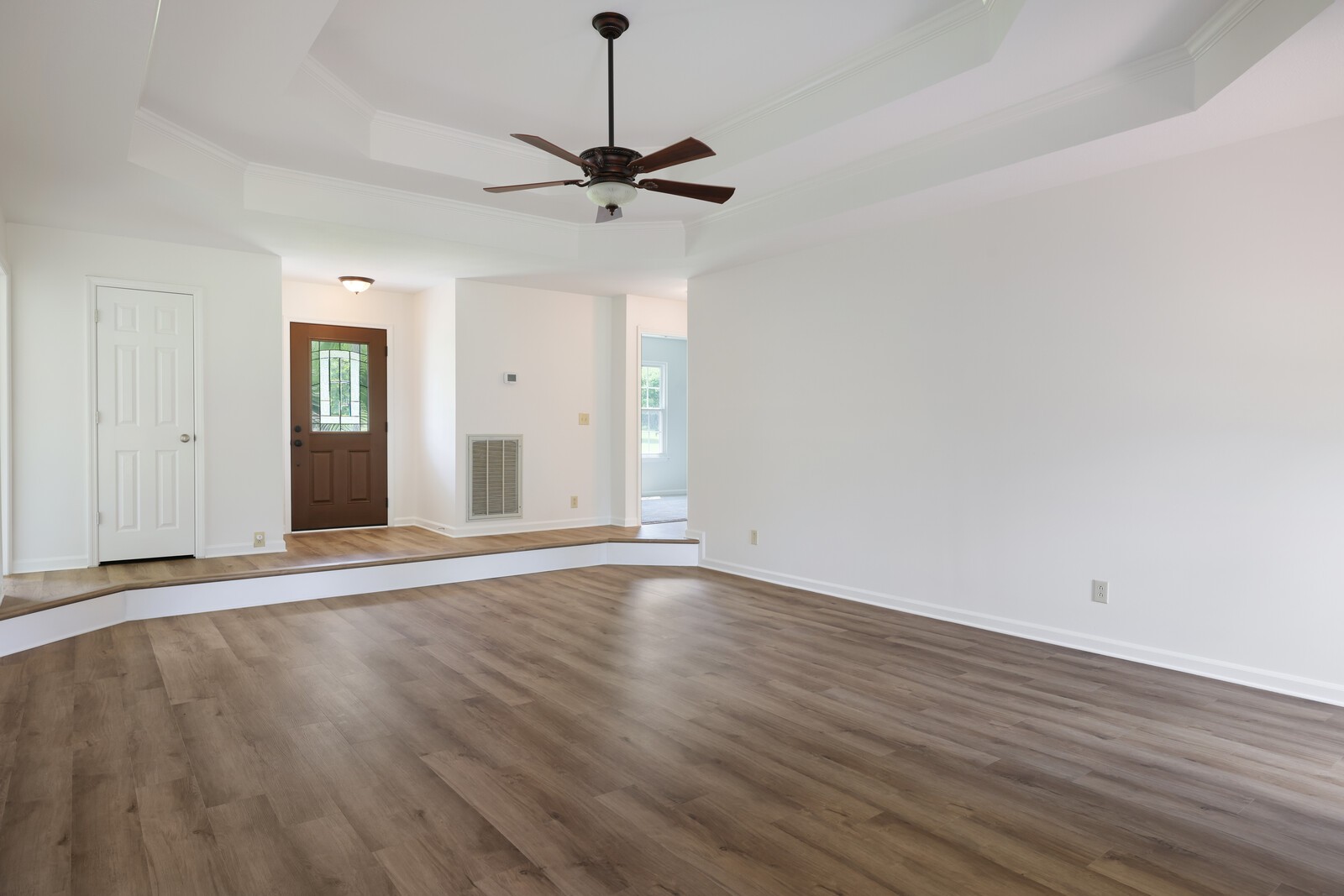 1049 Everett Dr