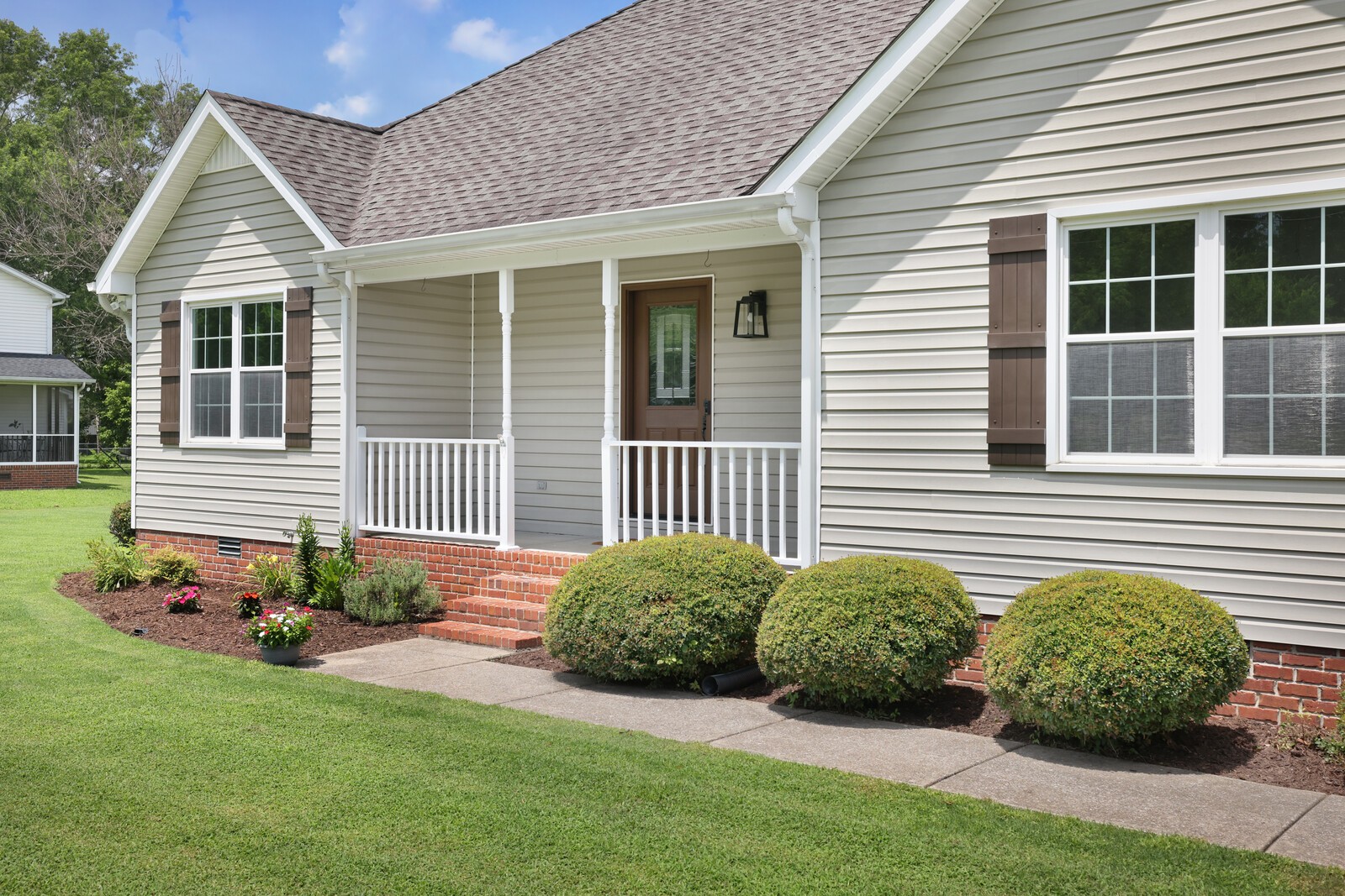 1049 Everett Dr