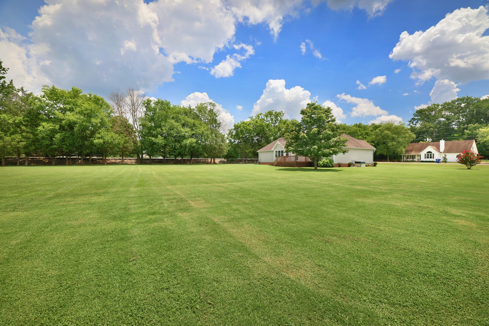 1049 Everett Dr