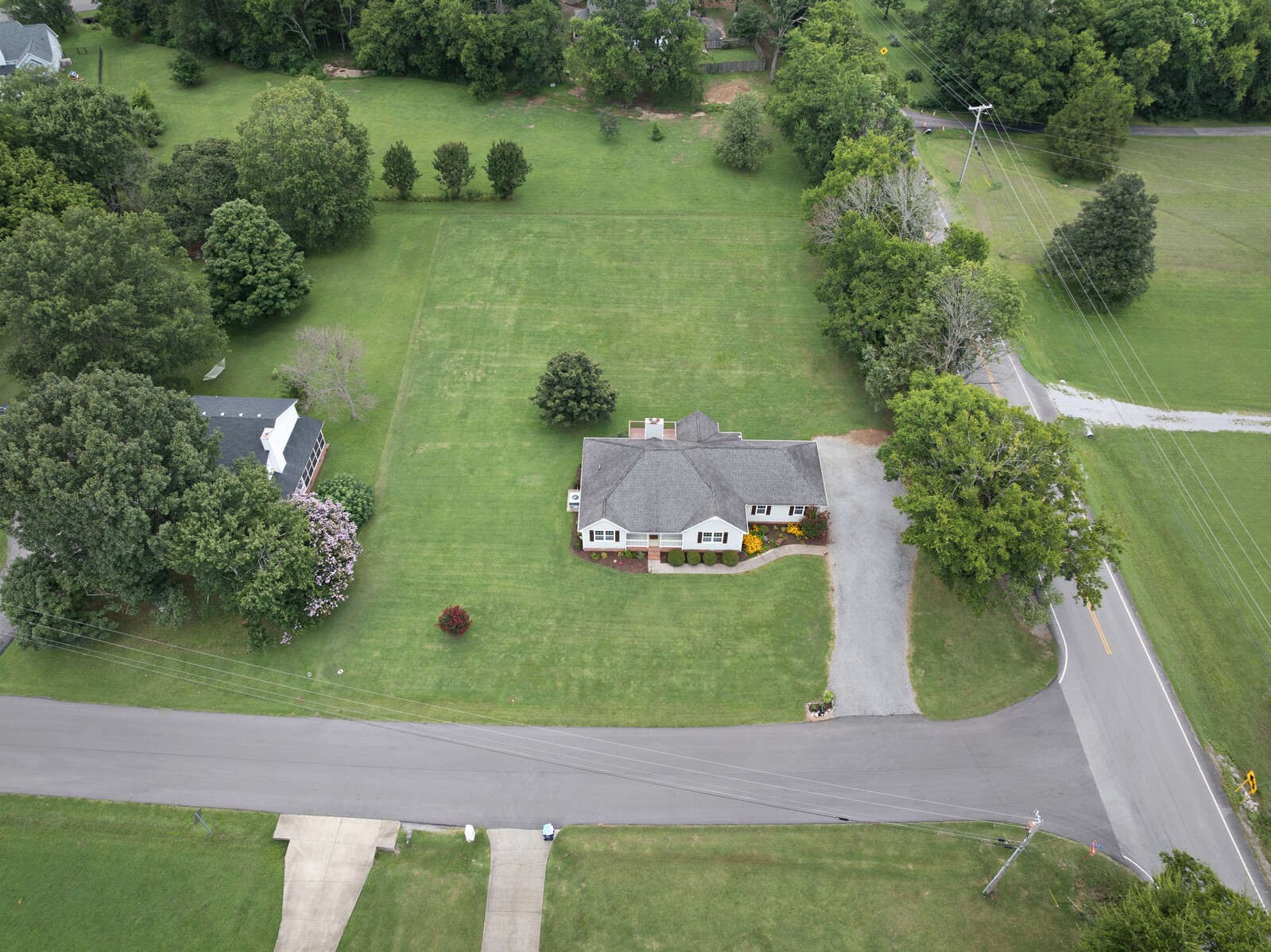 1049 Everett Dr