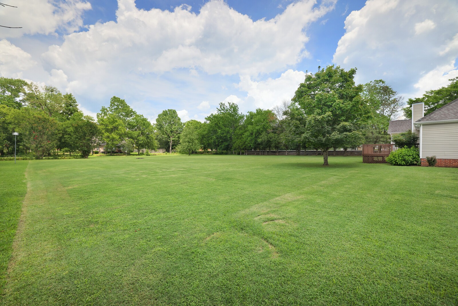 1049 Everett Dr