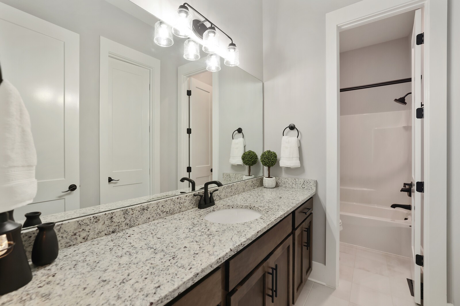 1736 Saundersville Rd