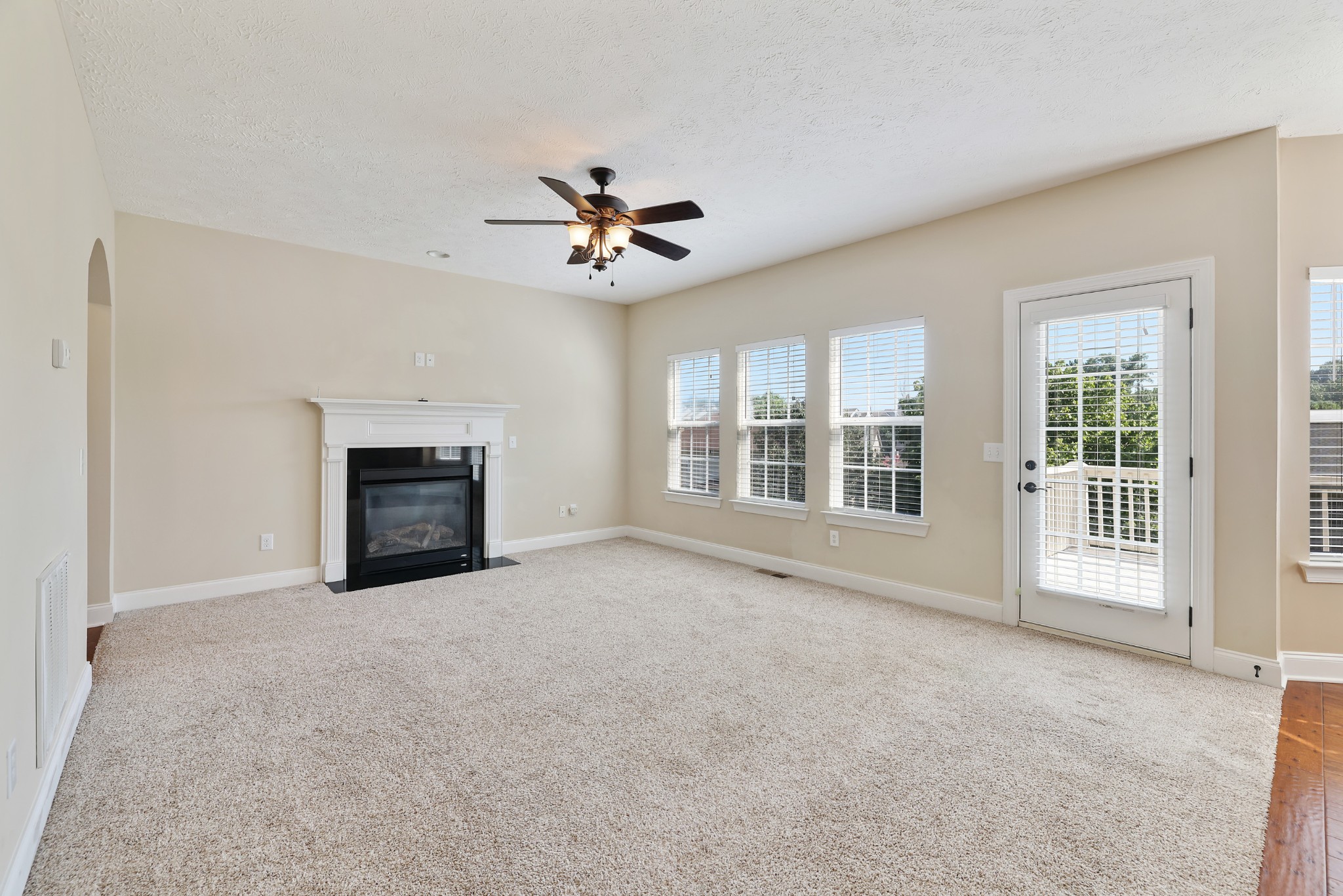 5641 Deer Valley Trl
