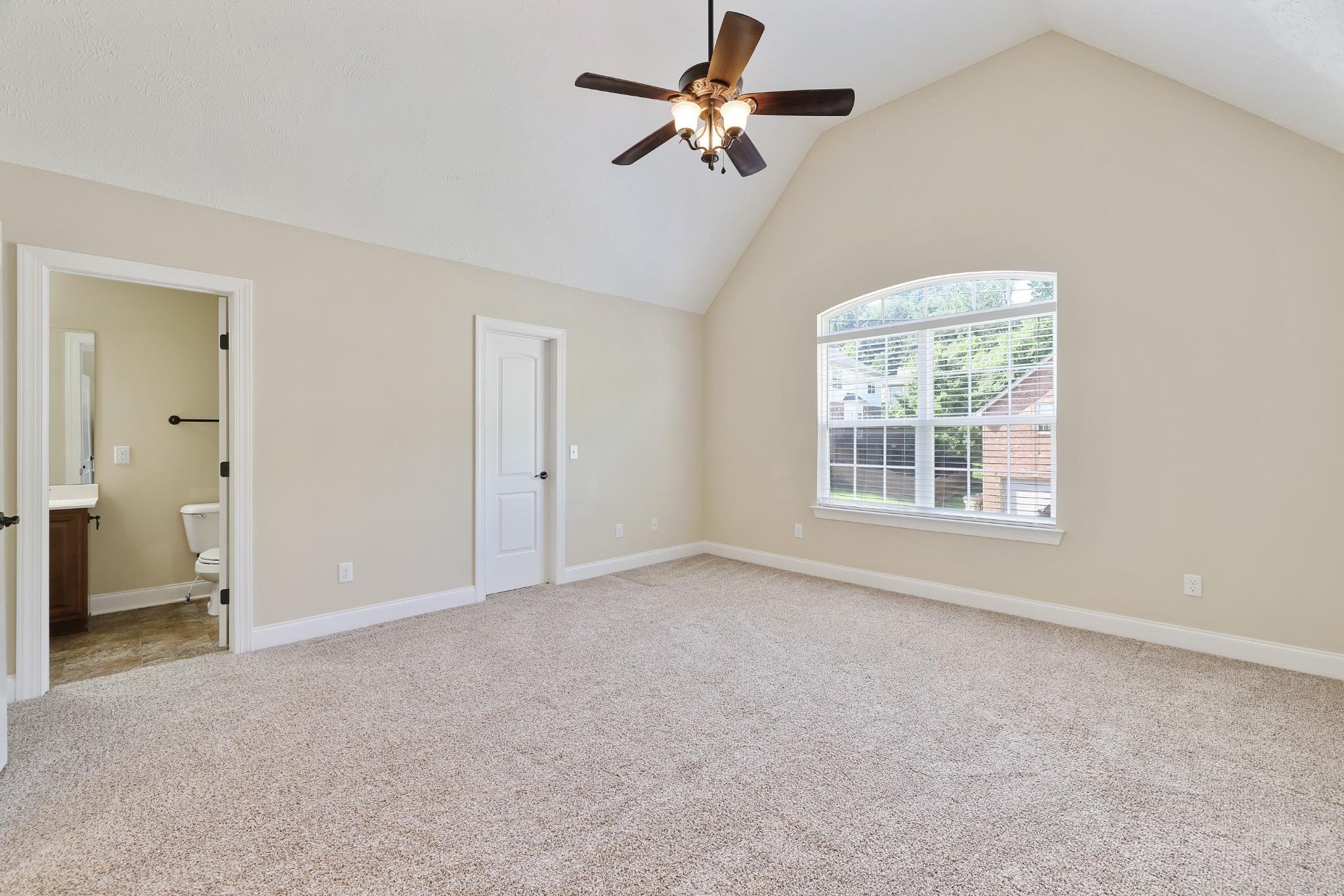 5641 Deer Valley Trl