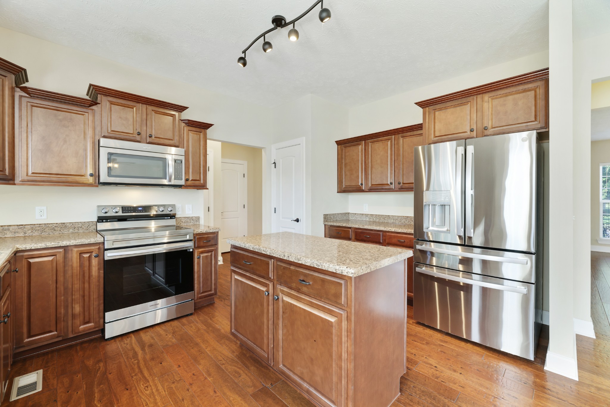 5641 Deer Valley Trl