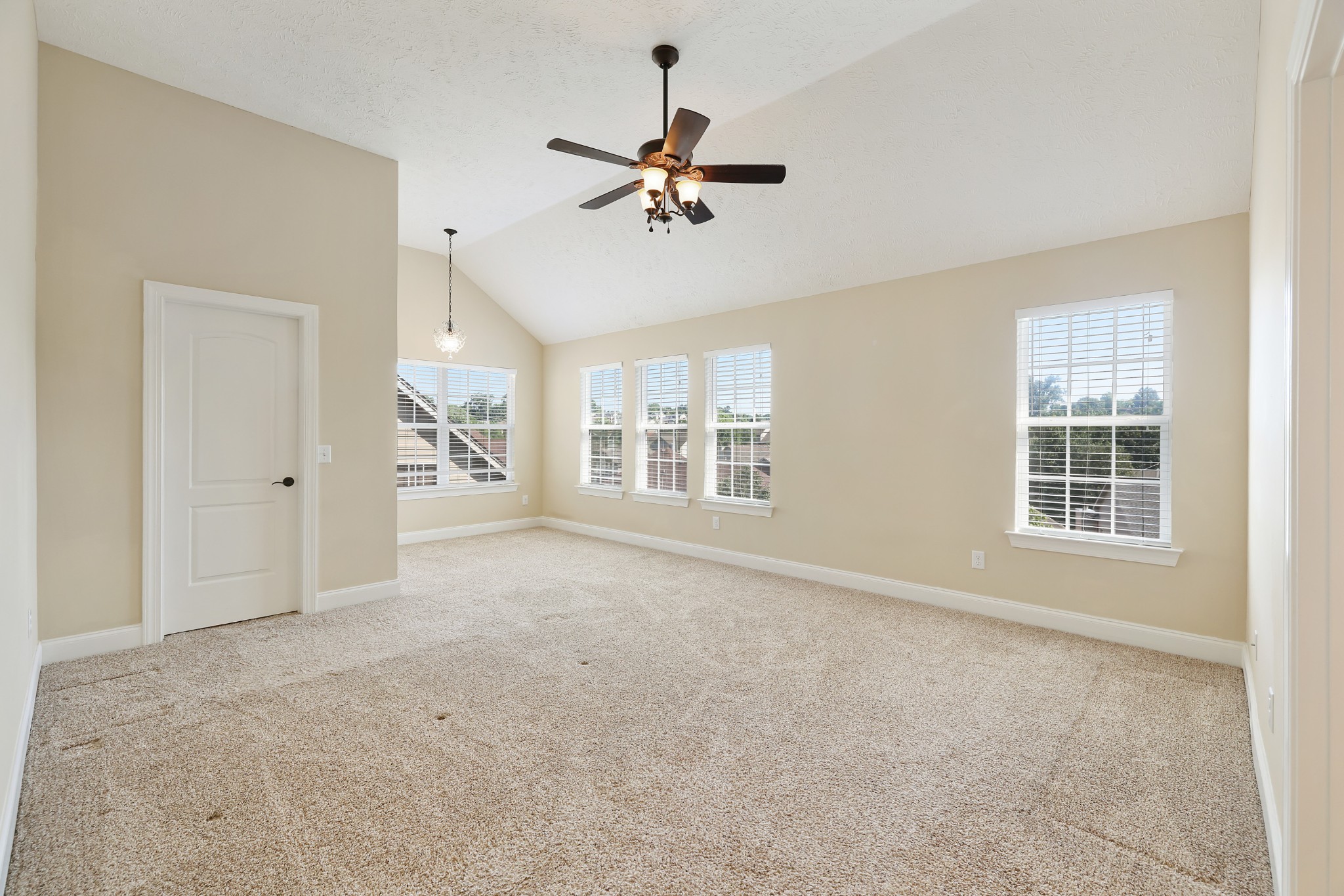 5641 Deer Valley Trl