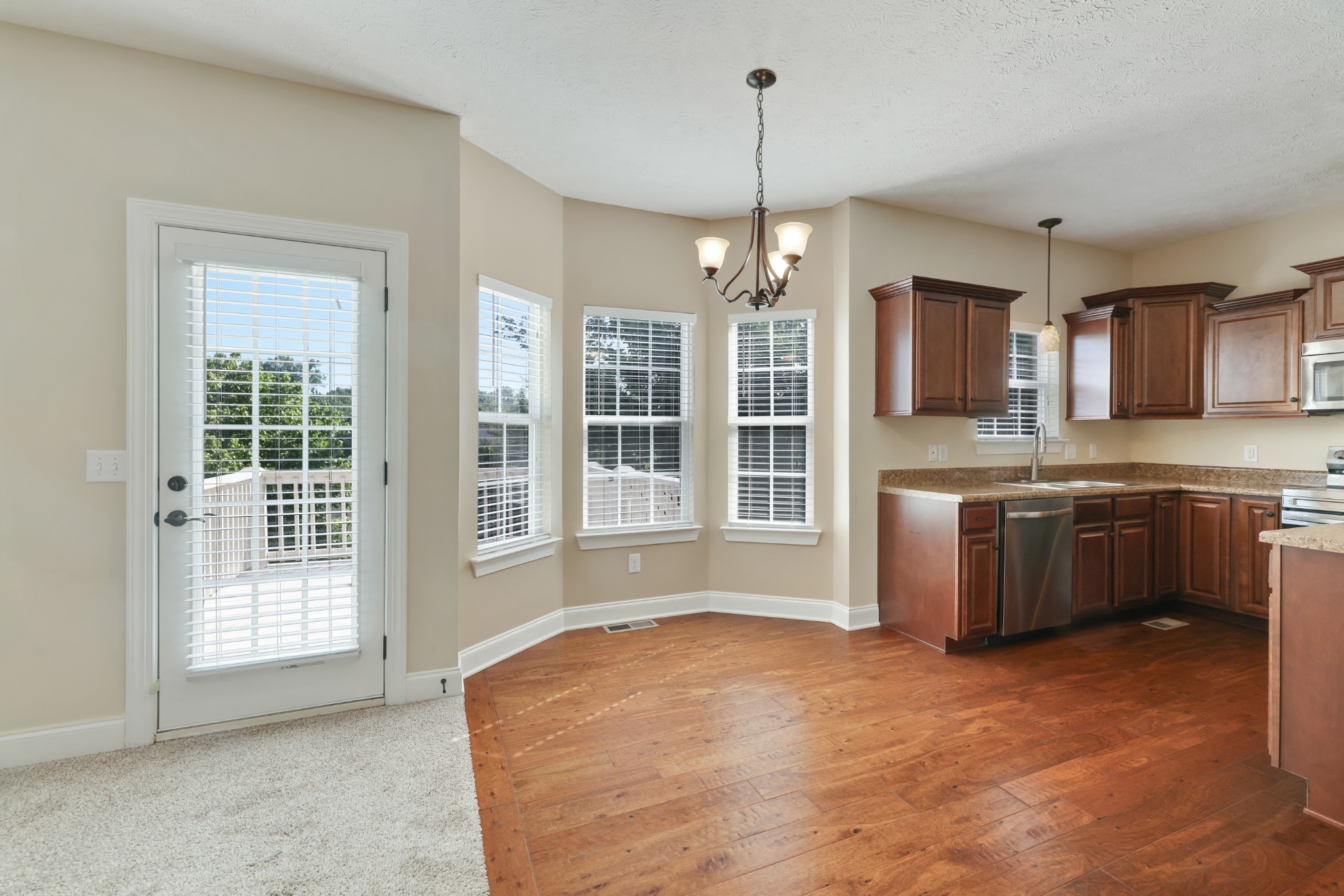 5641 Deer Valley Trl