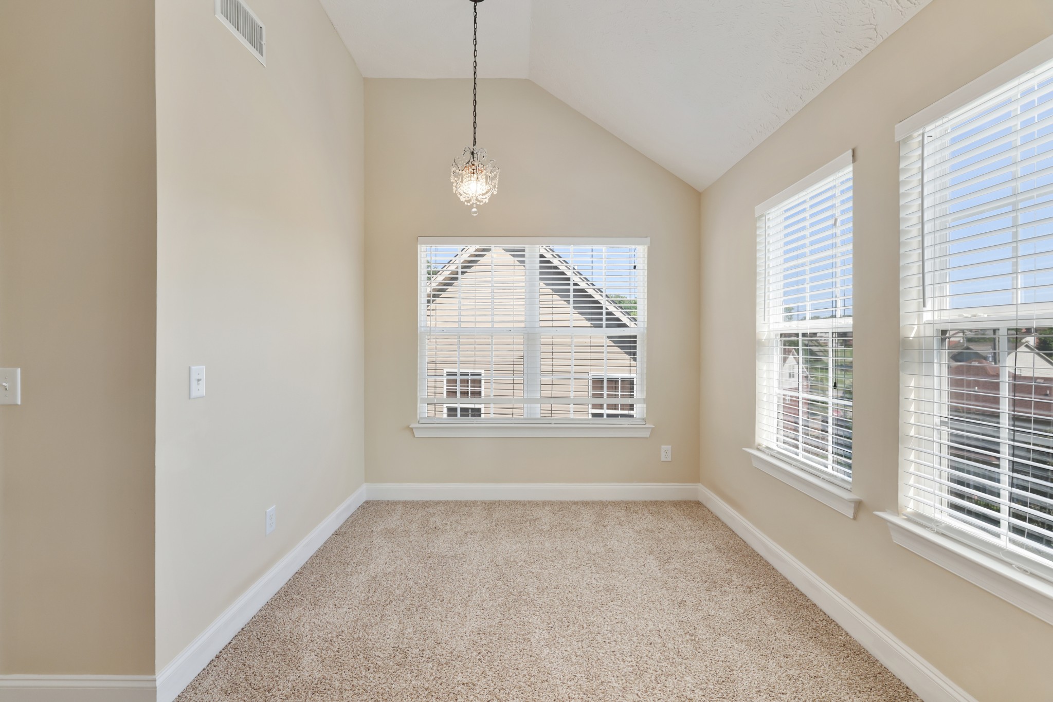 5641 Deer Valley Trl