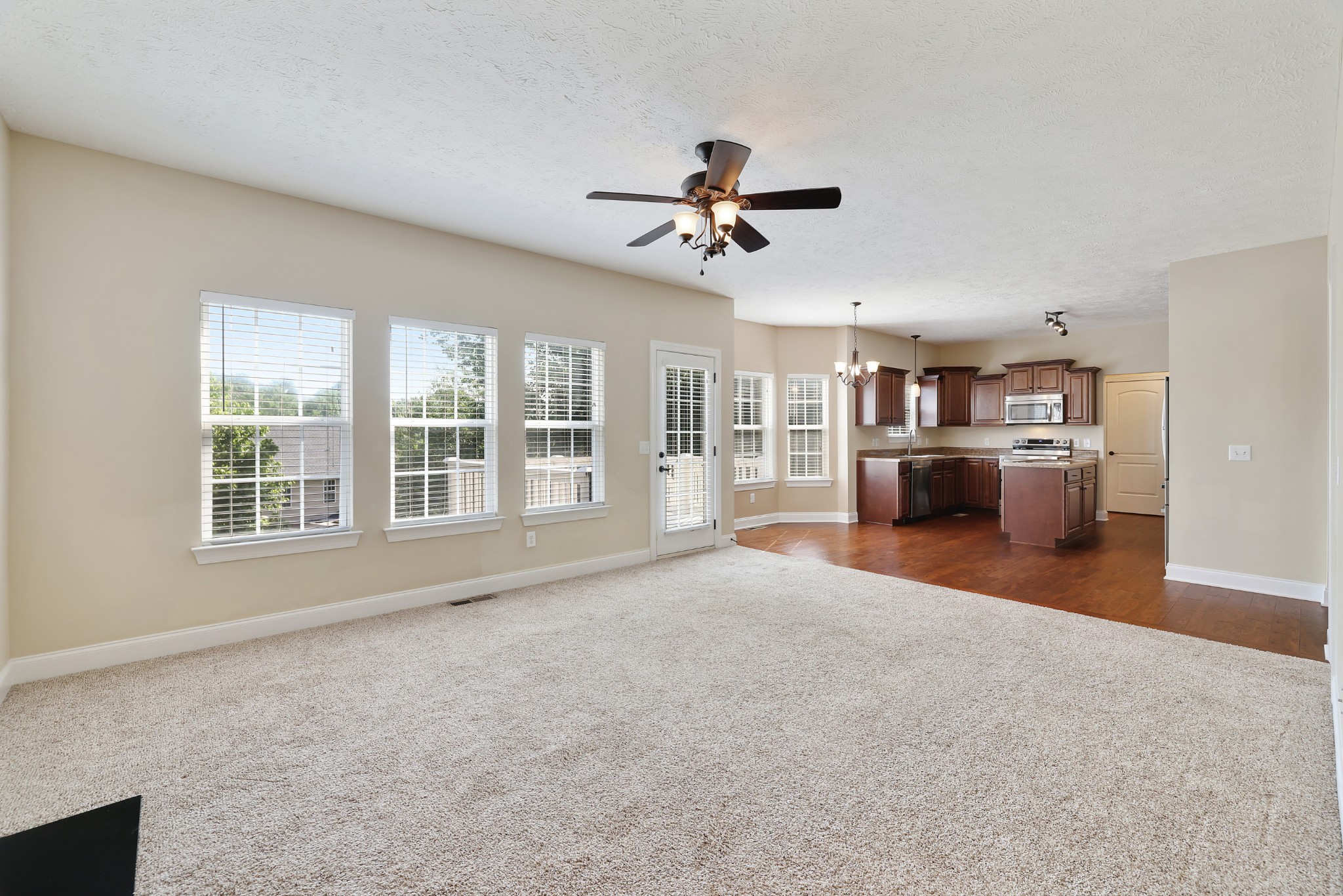5641 Deer Valley Trl