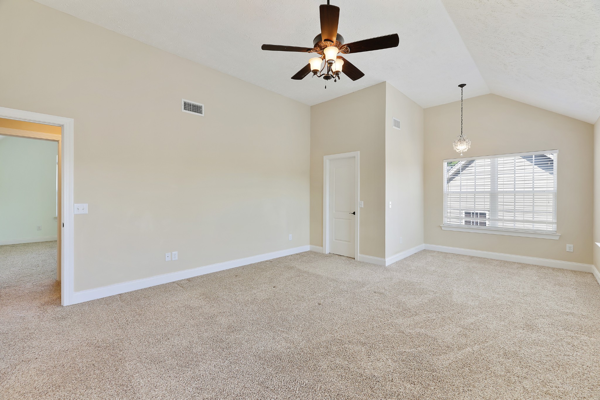 5641 Deer Valley Trl