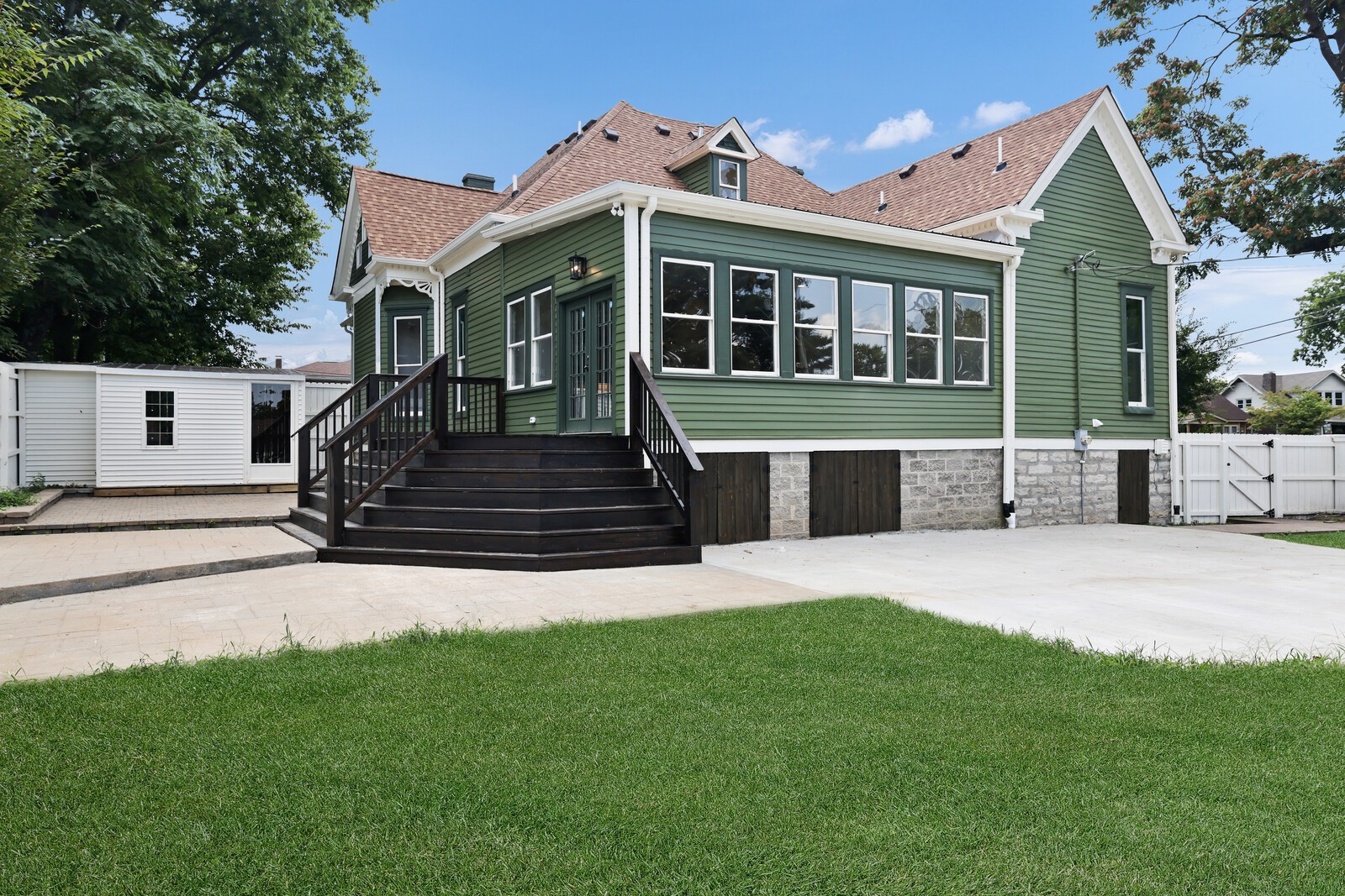 854 Bradford Ave