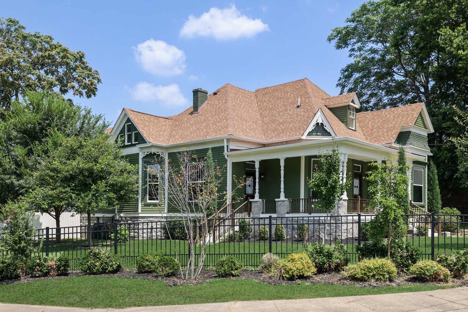 854 Bradford Ave