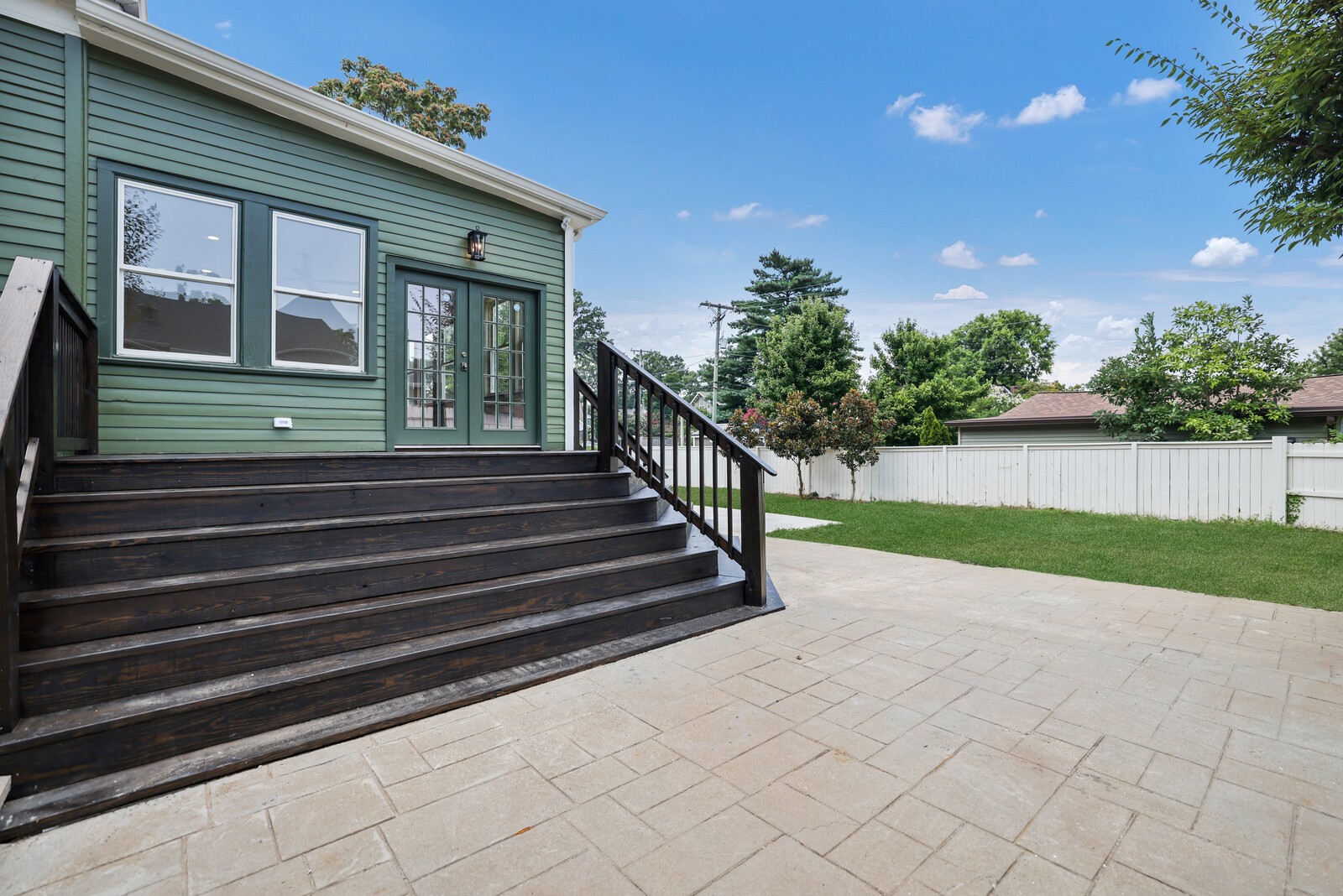 854 Bradford Ave