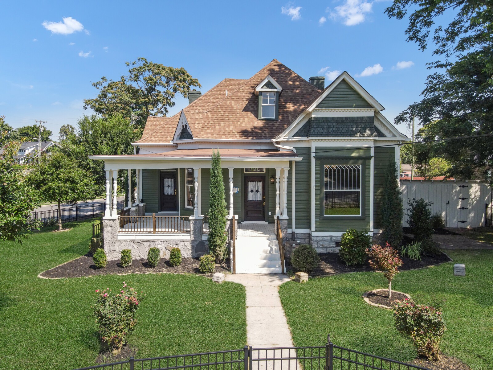 854 Bradford Ave