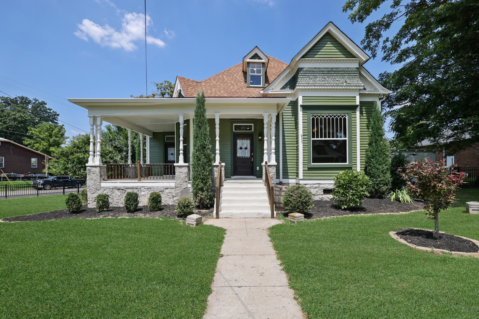 854 Bradford Ave