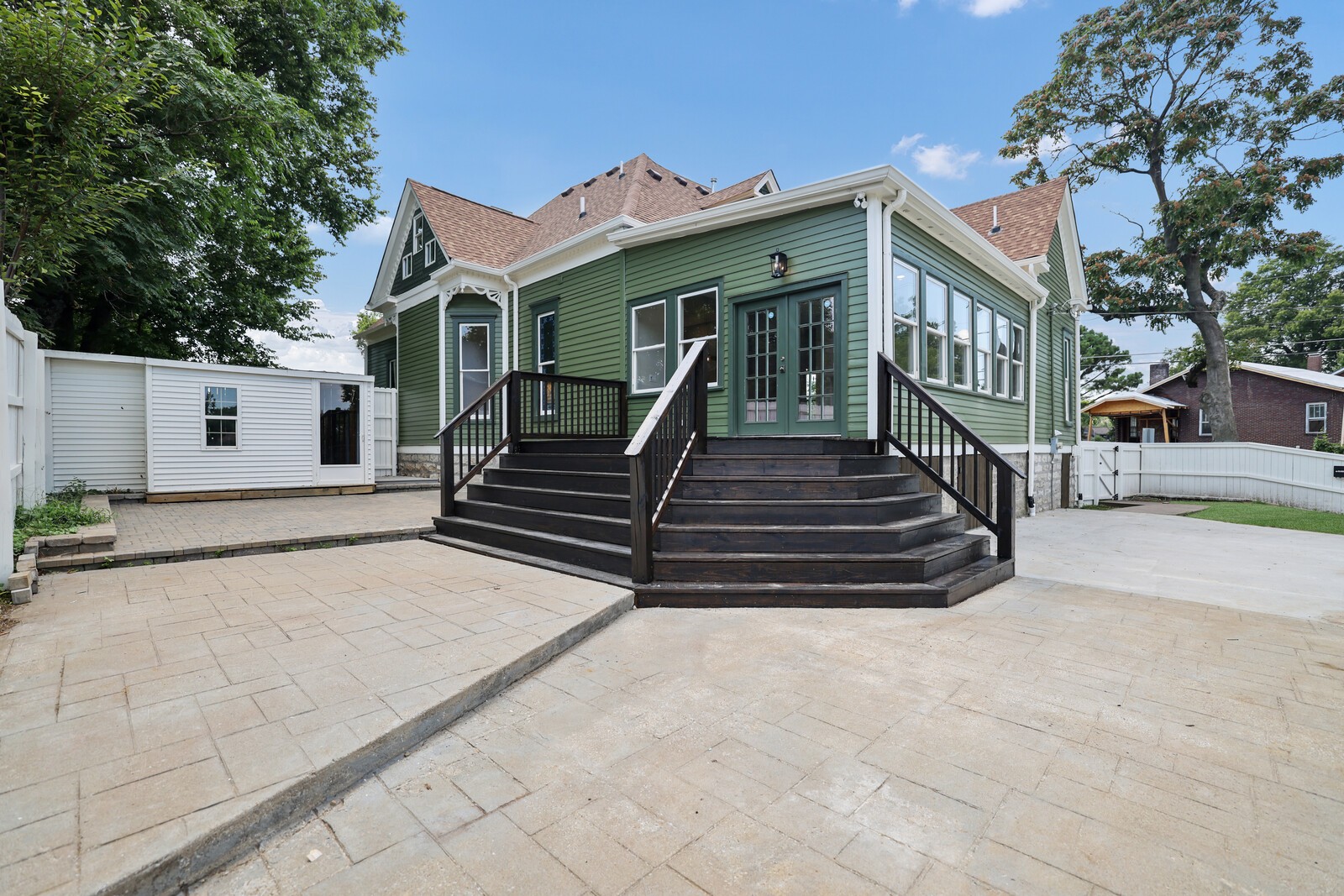 854 Bradford Ave
