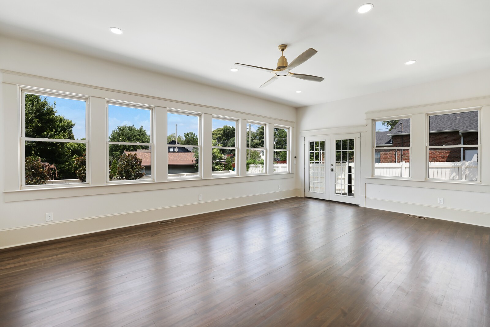 854 Bradford Ave