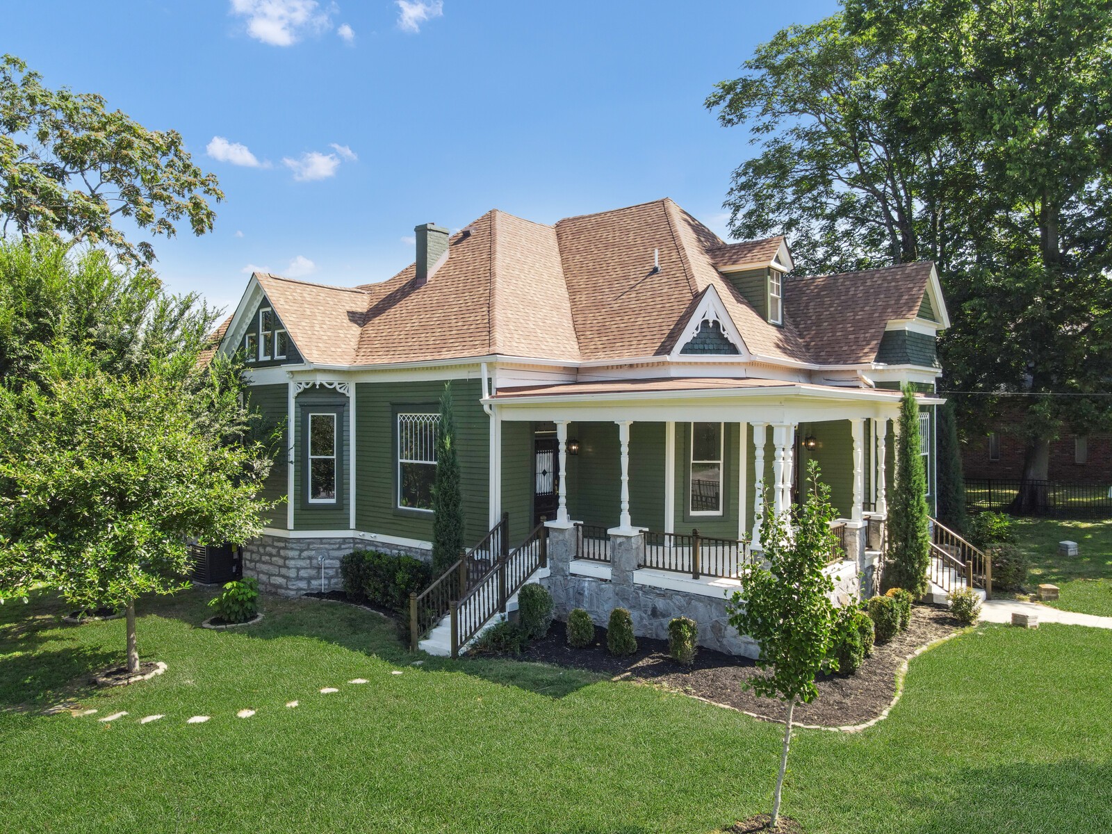 854 Bradford Ave