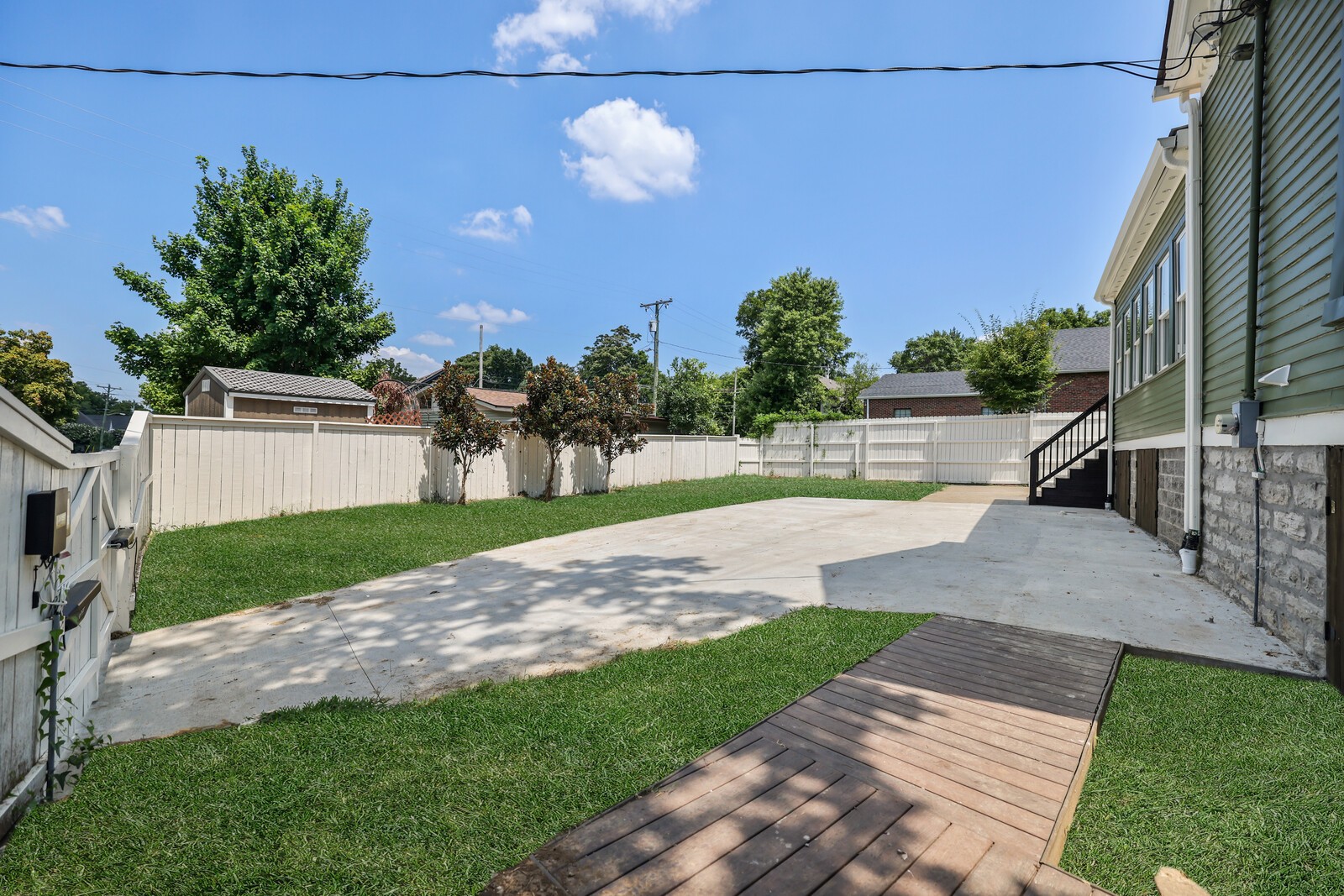 854 Bradford Ave