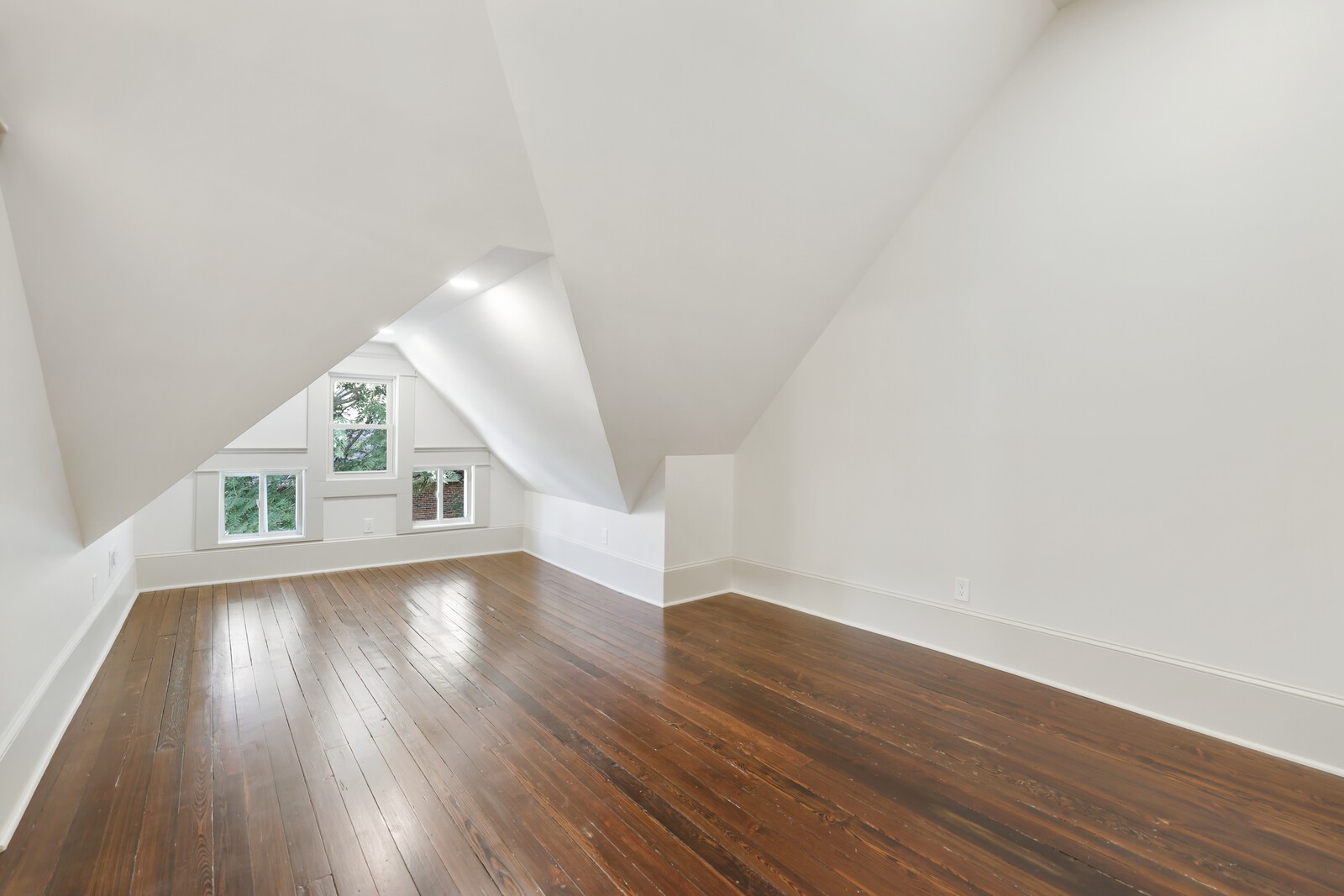 854 Bradford Ave